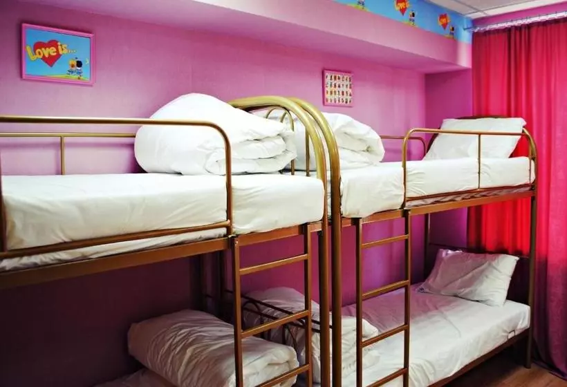 Giggly Hostel