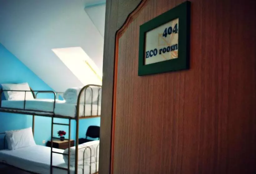 Giggly Hostel
