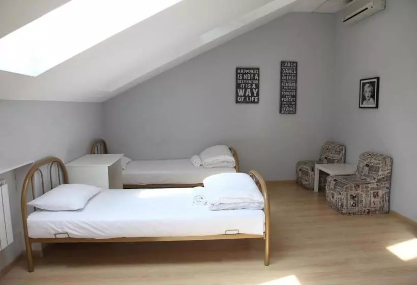 Giggly Hostel