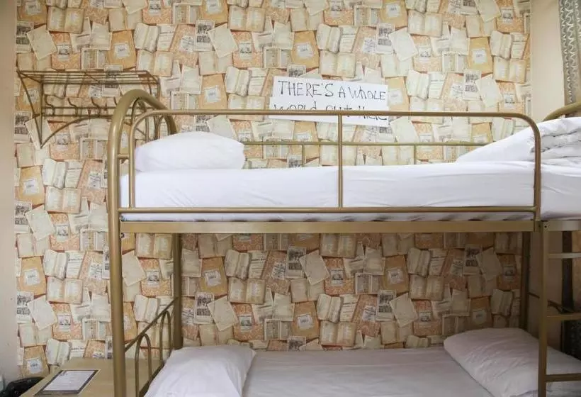 Giggly Hostel