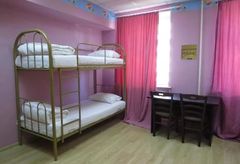 Giggly Hostel