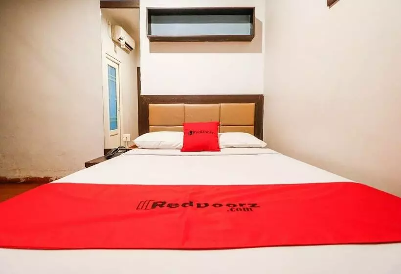ホテル Reddoorz Plus Near Pasar Wisata