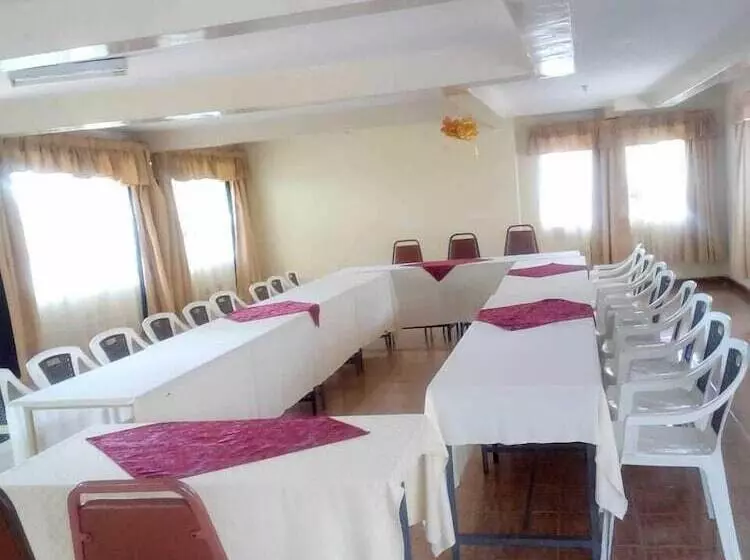 تختخواب و صبحانه Racecourse Inn