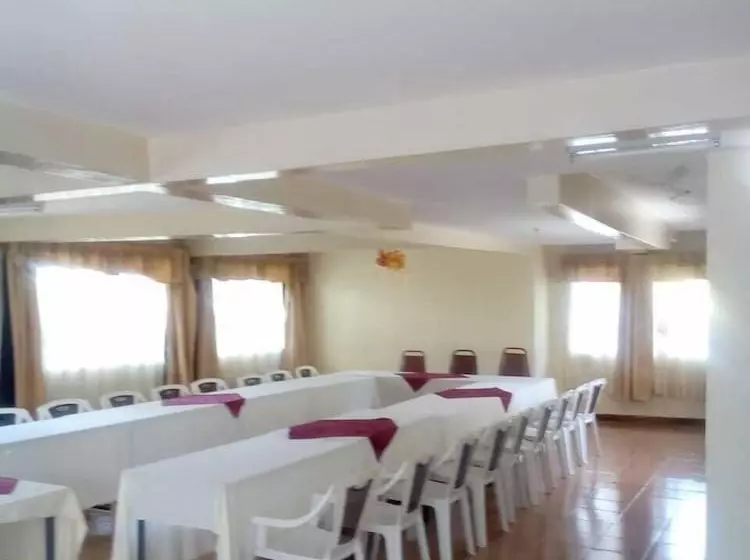 تختخواب و صبحانه Racecourse Inn