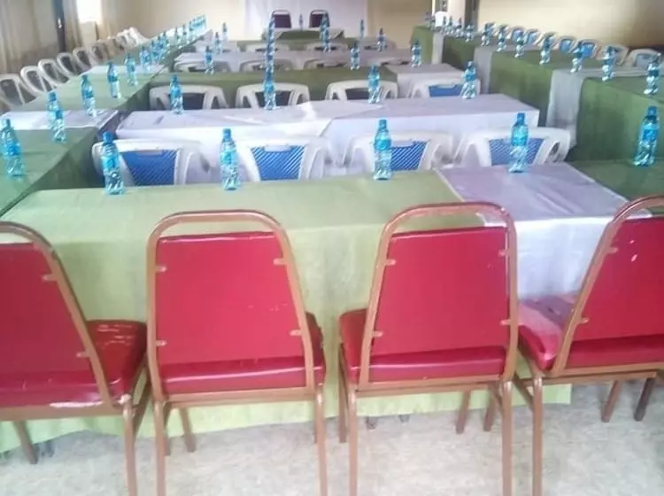 تختخواب و صبحانه Racecourse Inn