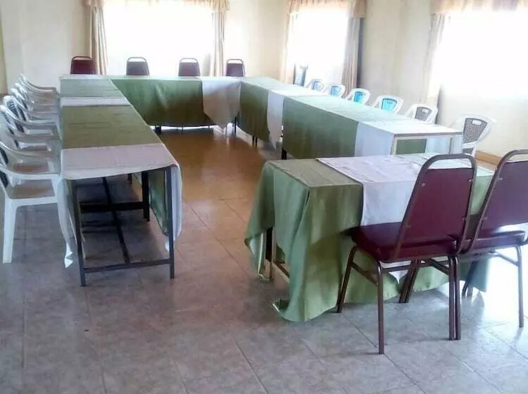 تختخواب و صبحانه Racecourse Inn