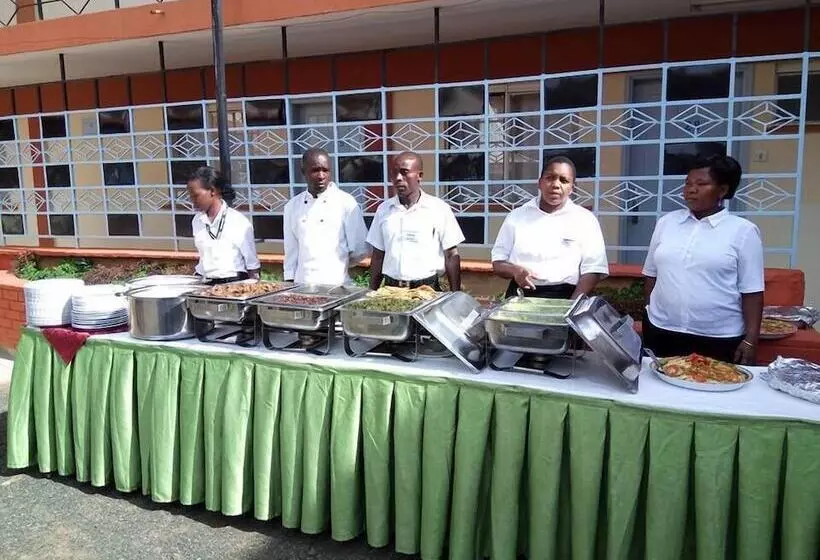 تختخواب و صبحانه Racecourse Inn