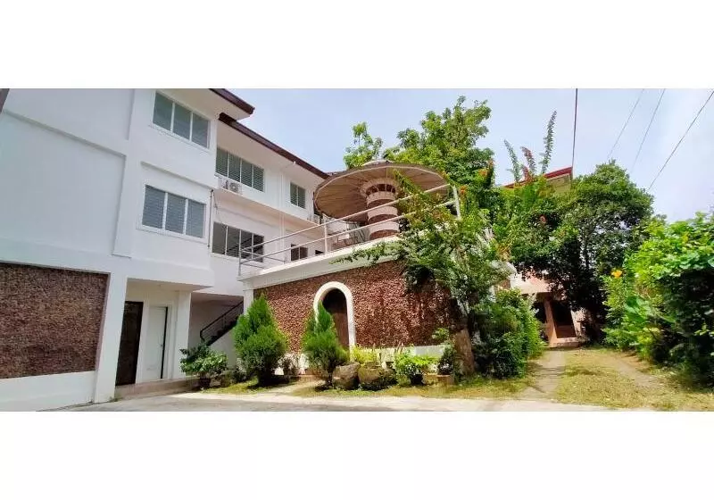 ホテル Ddd Habitat Iloilo Dormtel