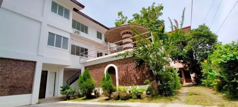 ホテル Ddd Habitat Iloilo Dormtel