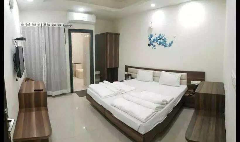 ホテル Smart Room By Shree Vatika