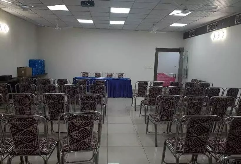 ホテル Smart Room By Shree Vatika