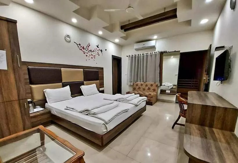 ホテル Smart Room By Shree Vatika