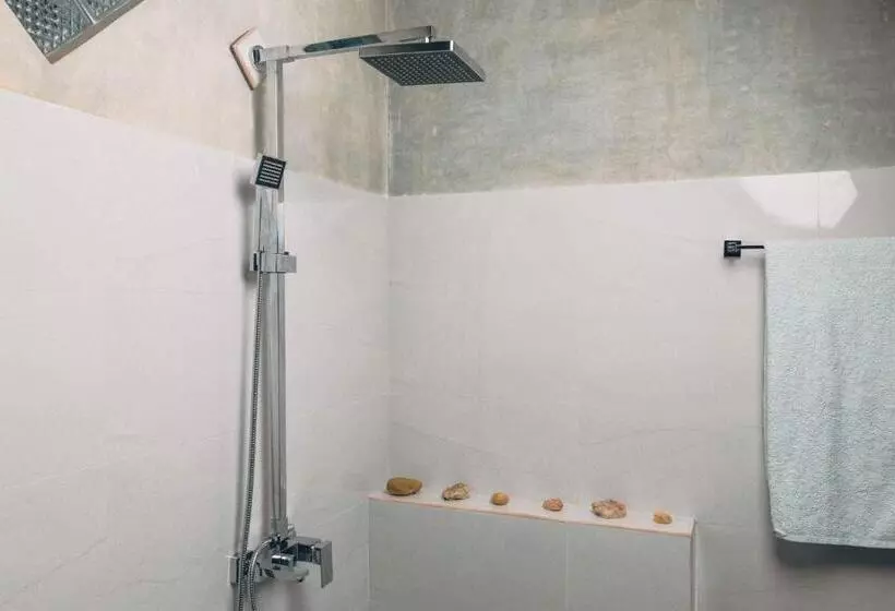 ホテル Thambili Cabanas