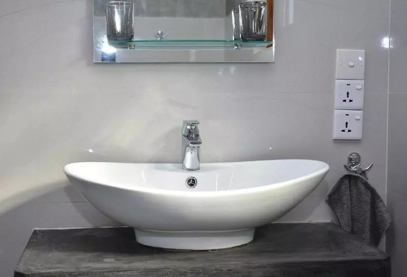 ホテル Thambili Cabanas