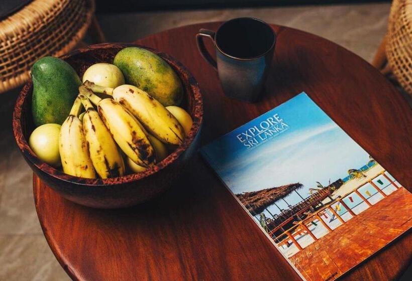 Отель Thambili Cabanas