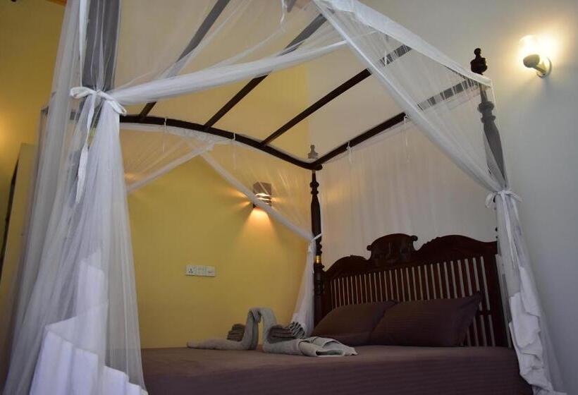 Отель Thambili Cabanas