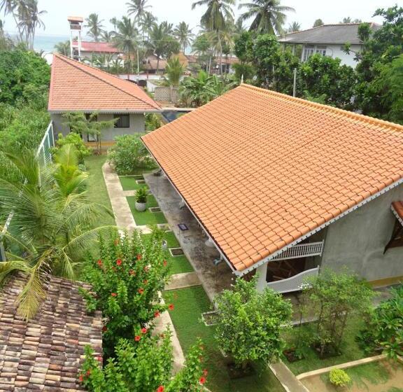 Отель Thambili Cabanas