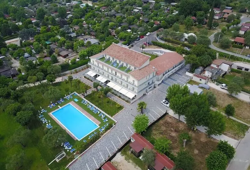 Hotelli Villa Paradiso Suite