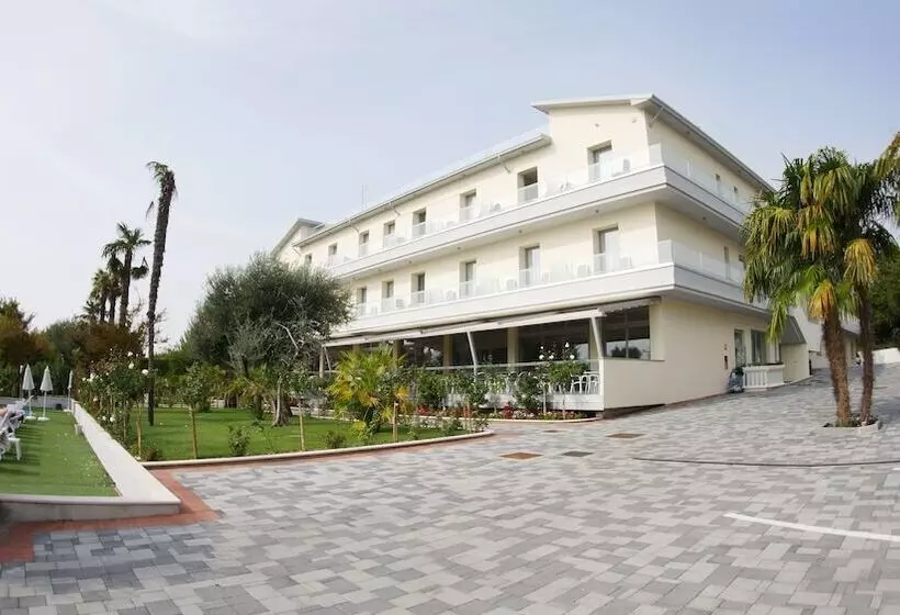 Hotelli Villa Paradiso Suite