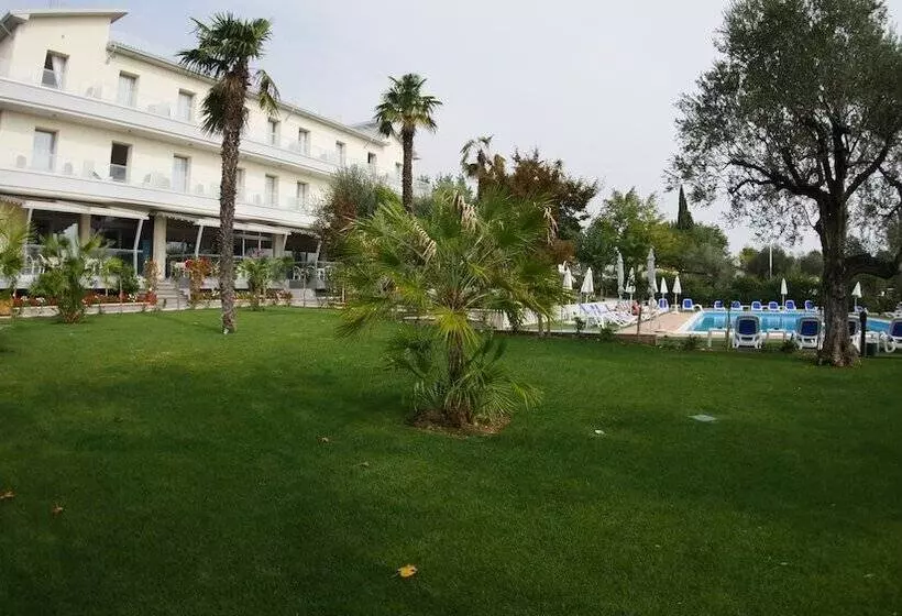 Hotelli Villa Paradiso Suite