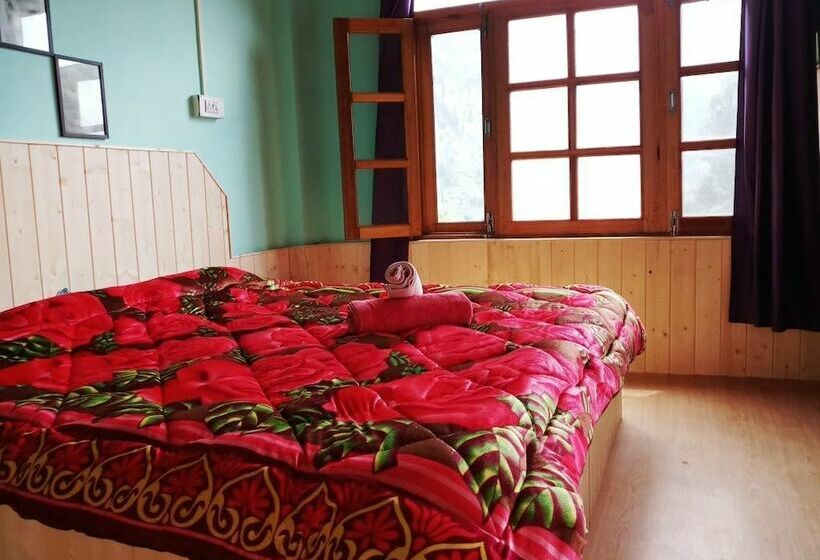 פנסיון Apple Field House