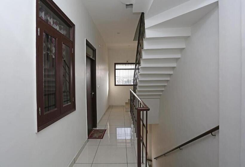 Hotel C D Guest House By Oyo Rooms