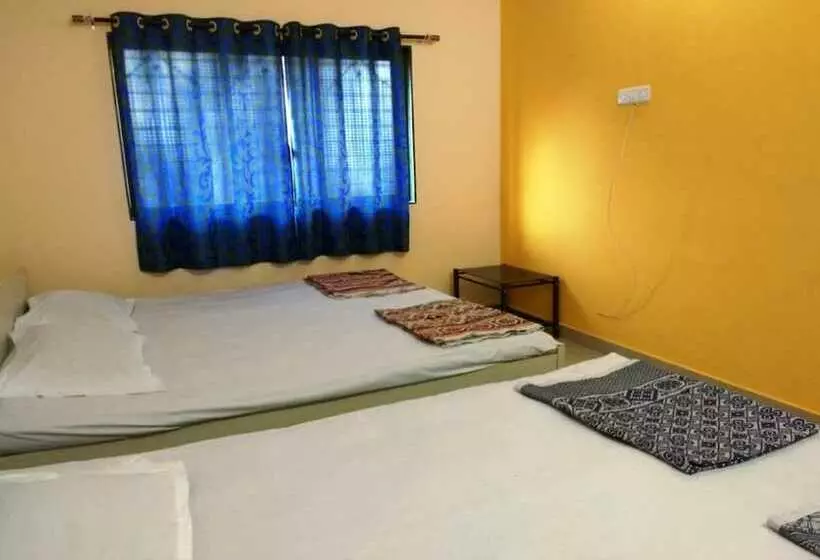 Hotelli Center Point Residency