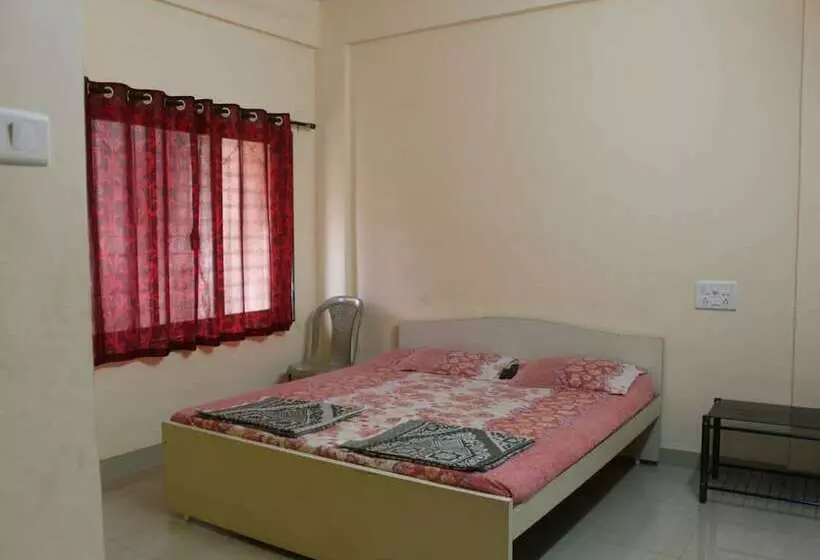 Hotelli Center Point Residency