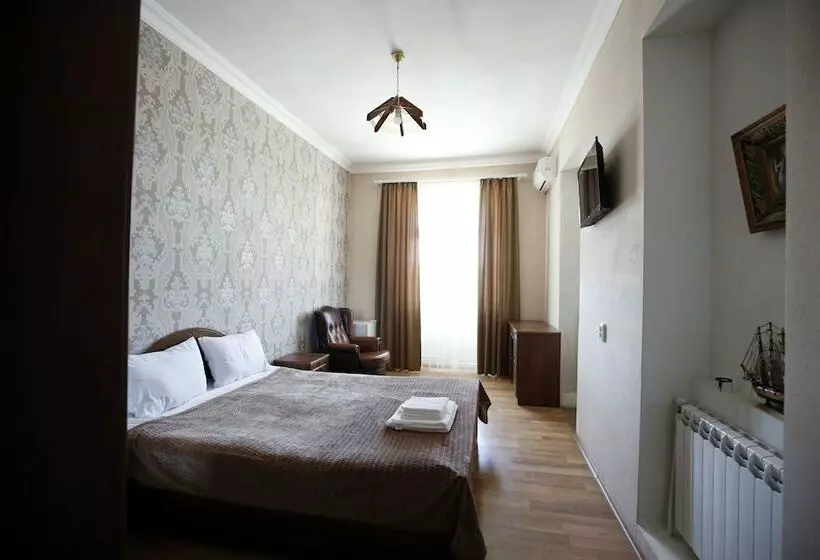 هتل Green Flower