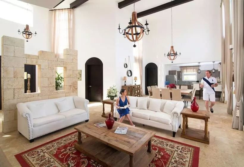 ホテル The Cliff 6 Bed Villa