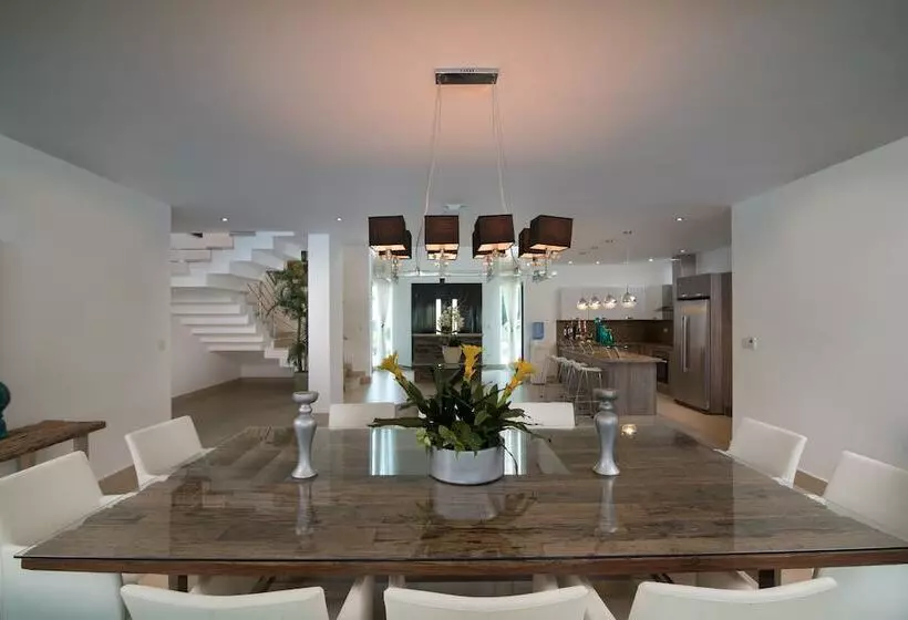 ホテル The Cliff 6 Bed Villa