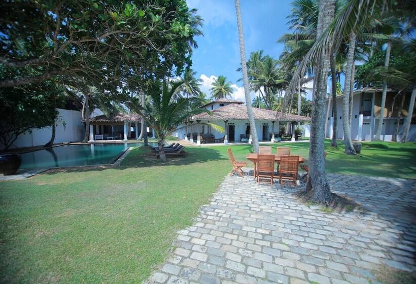Olanda Private Beach Villa