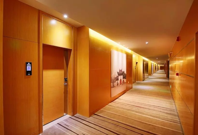 ホテル New Beacon Airport International