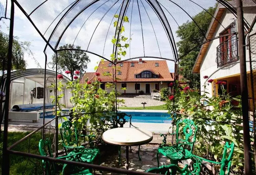 Majatalo Dworek Mazurski Lizer