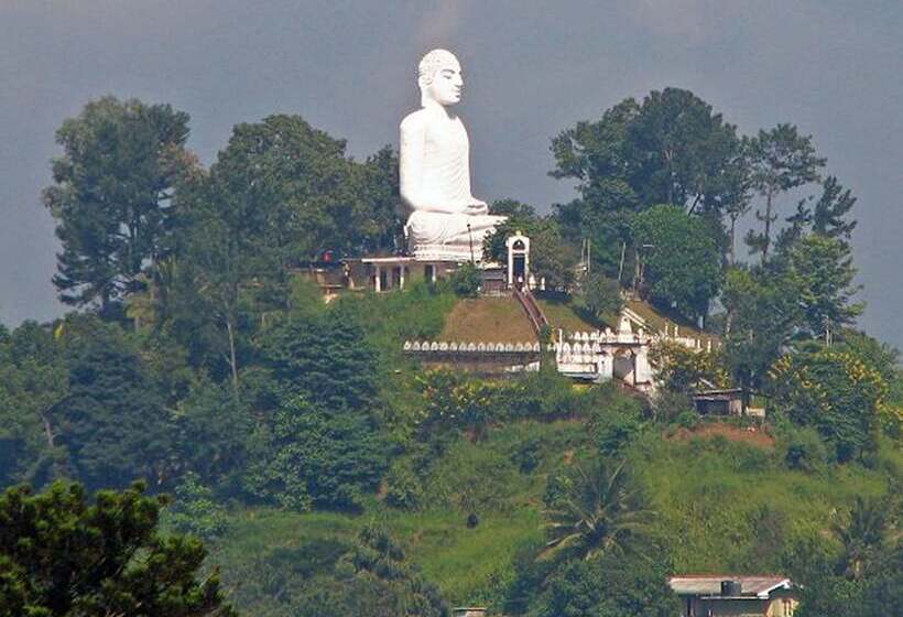 בית מלון כפרי Capital Regency
