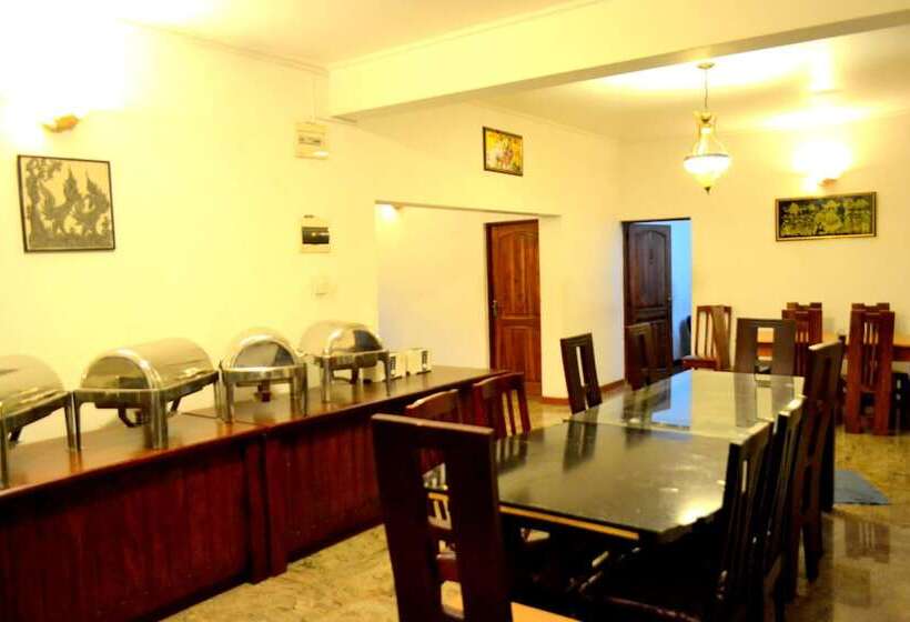 בית מלון כפרי Capital Regency