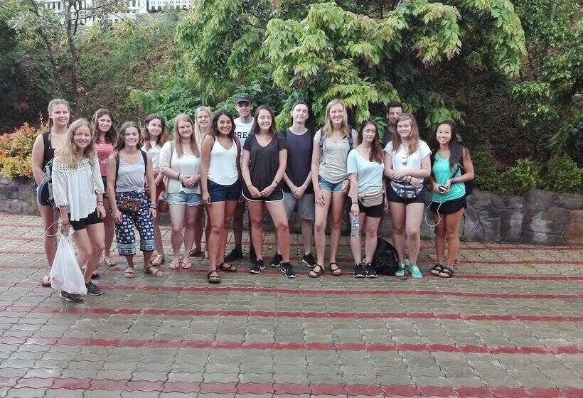 בית מלון כפרי Capital Regency