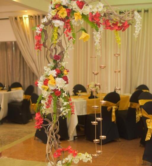 בית מלון כפרי Capital Regency