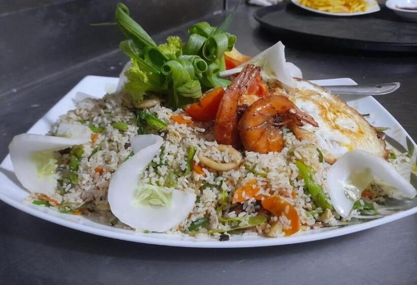 בית מלון כפרי Capital Regency