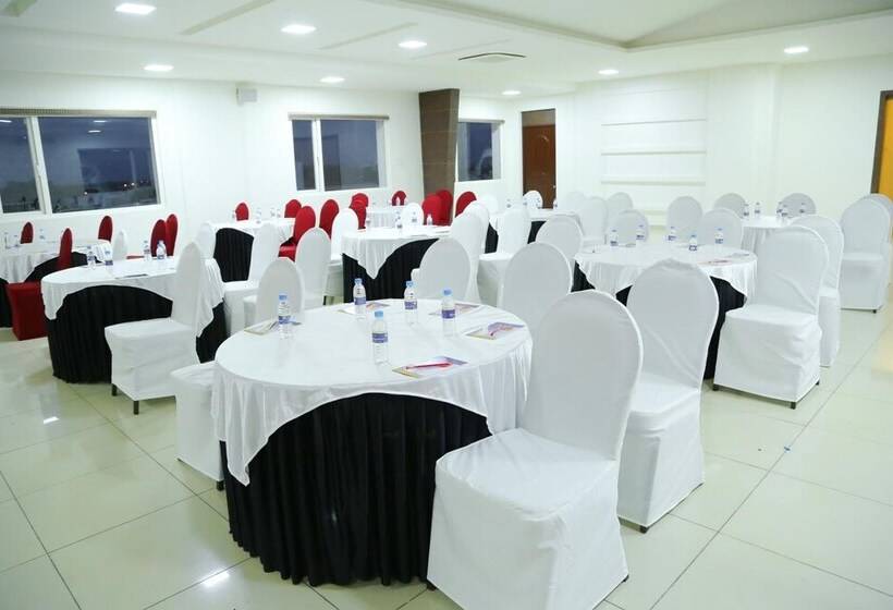 هتل Jump In & Out