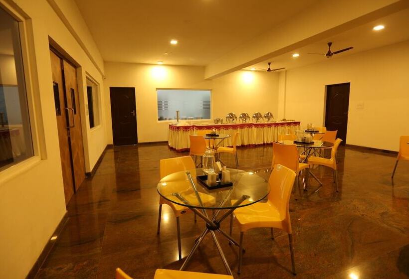 هتل Jump In & Out