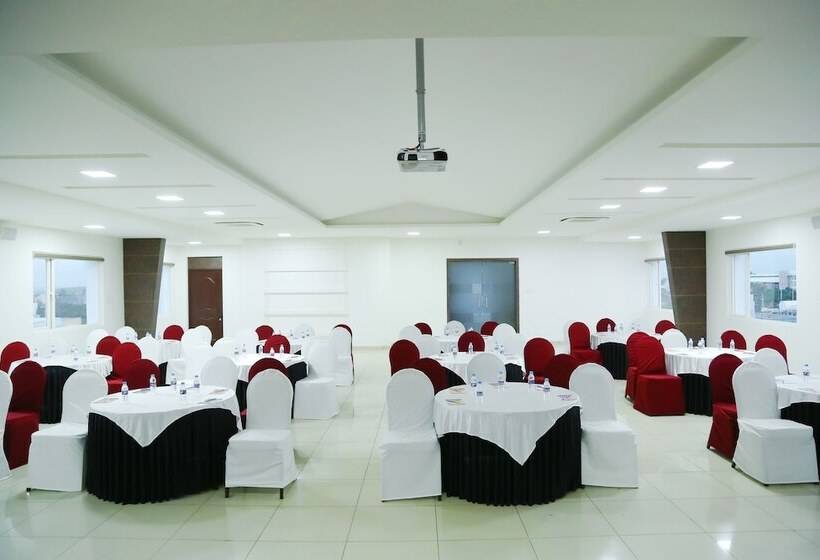 هتل Jump In & Out