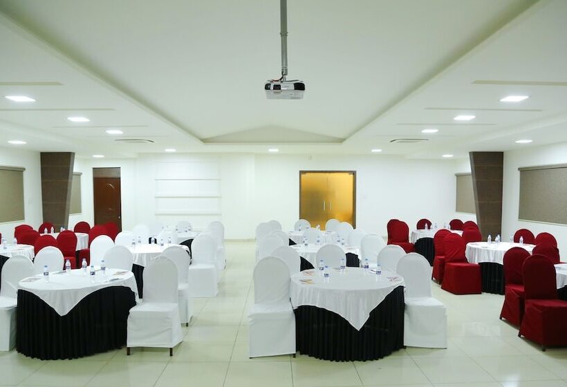 هتل Jump In & Out