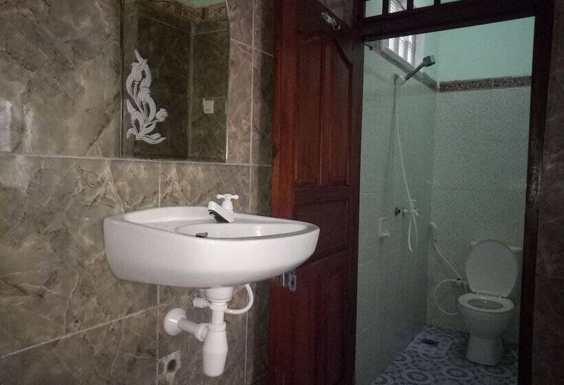 פנסיון Krisna Bungalows And Restaurant