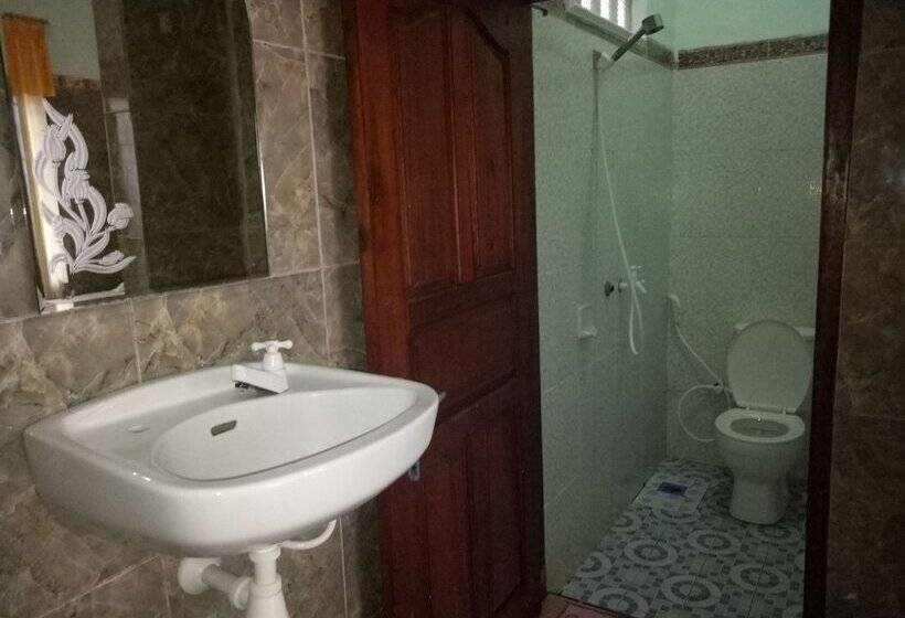 פנסיון Krisna Bungalows And Restaurant