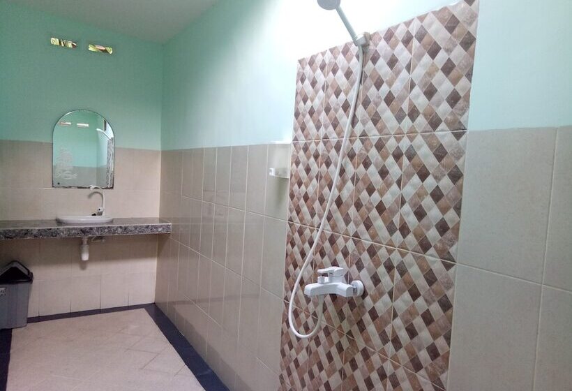 פנסיון Krisna Bungalows And Restaurant