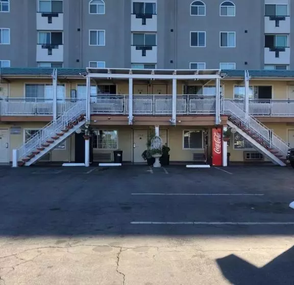 호텔 777 Motor Inn