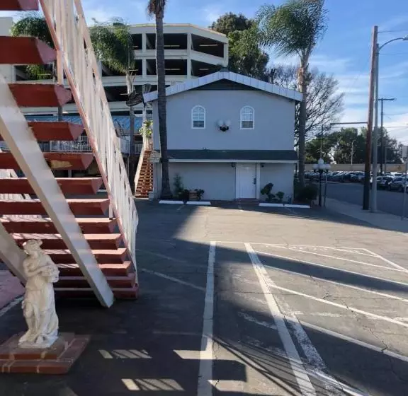 호텔 777 Motor Inn