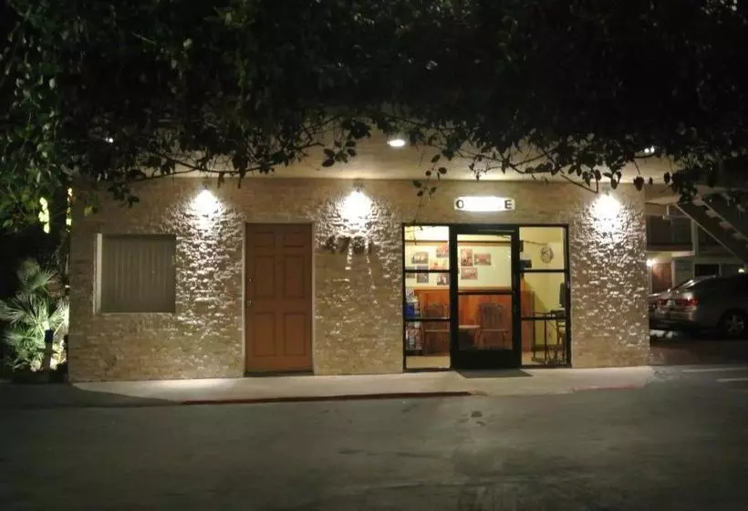 호텔 777 Motor Inn