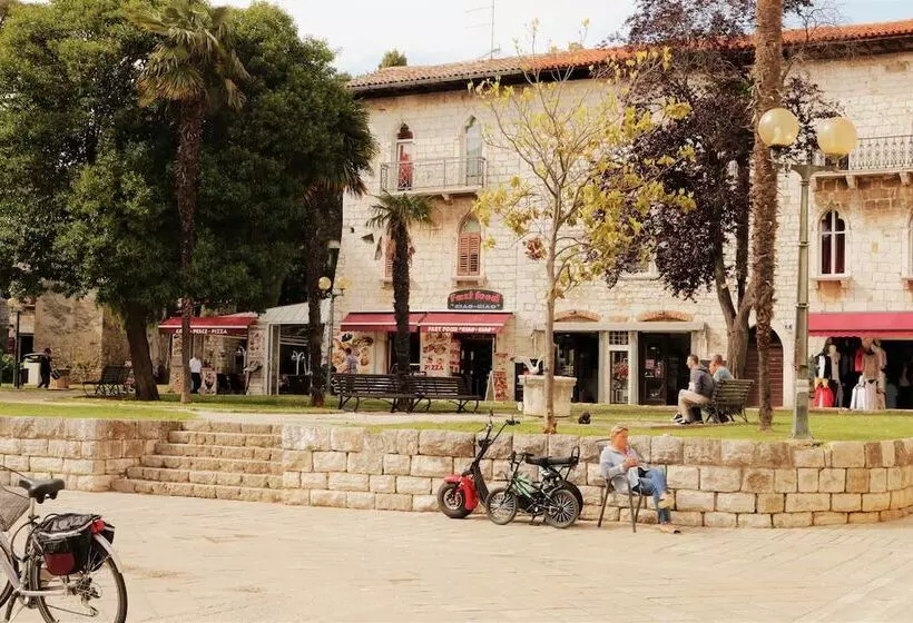 Alma Hostel 2